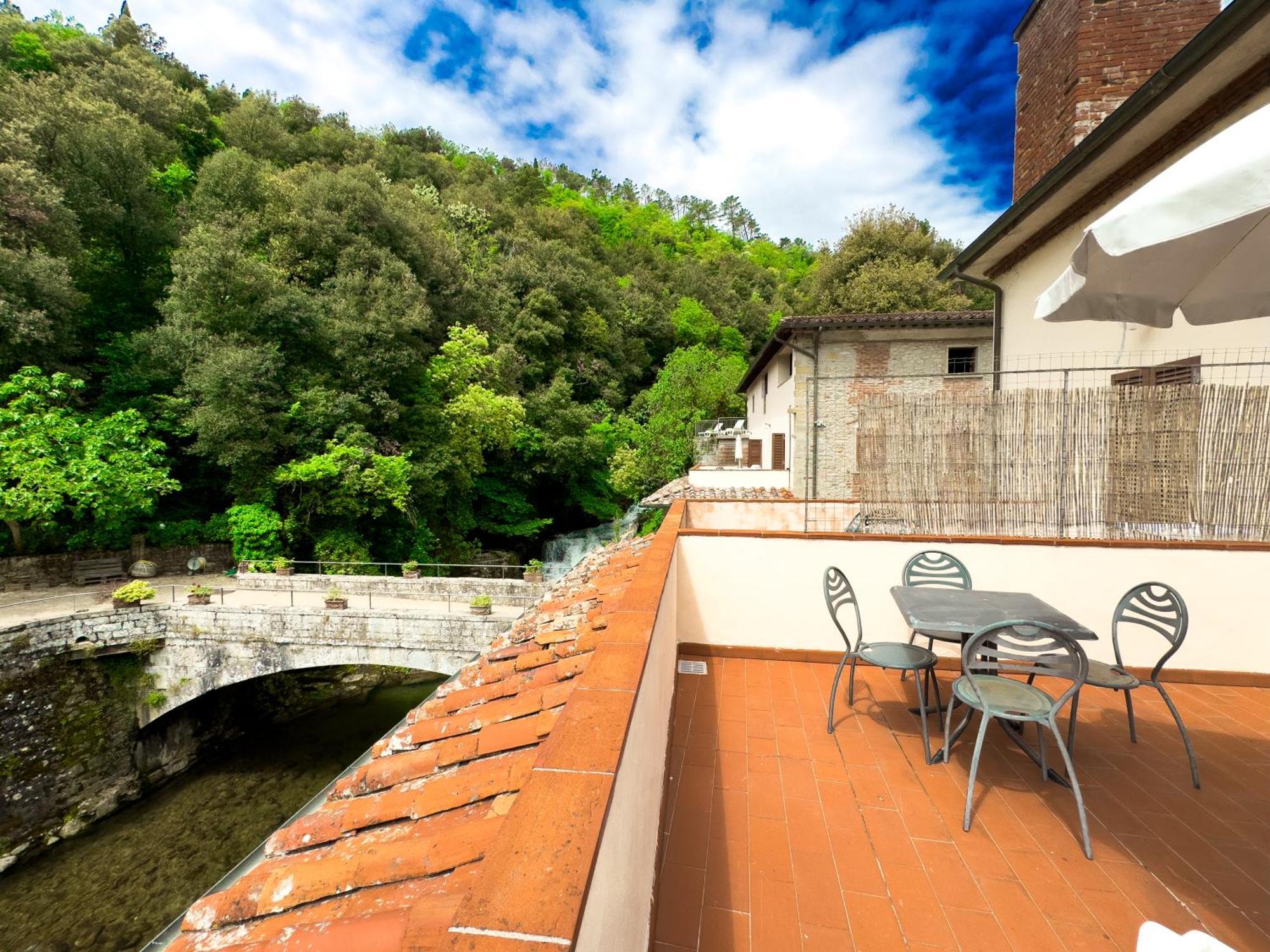 La Ferriera Exclusive Resort - Pool & Waterfall Loro Ciuffenna Eksteriør billede